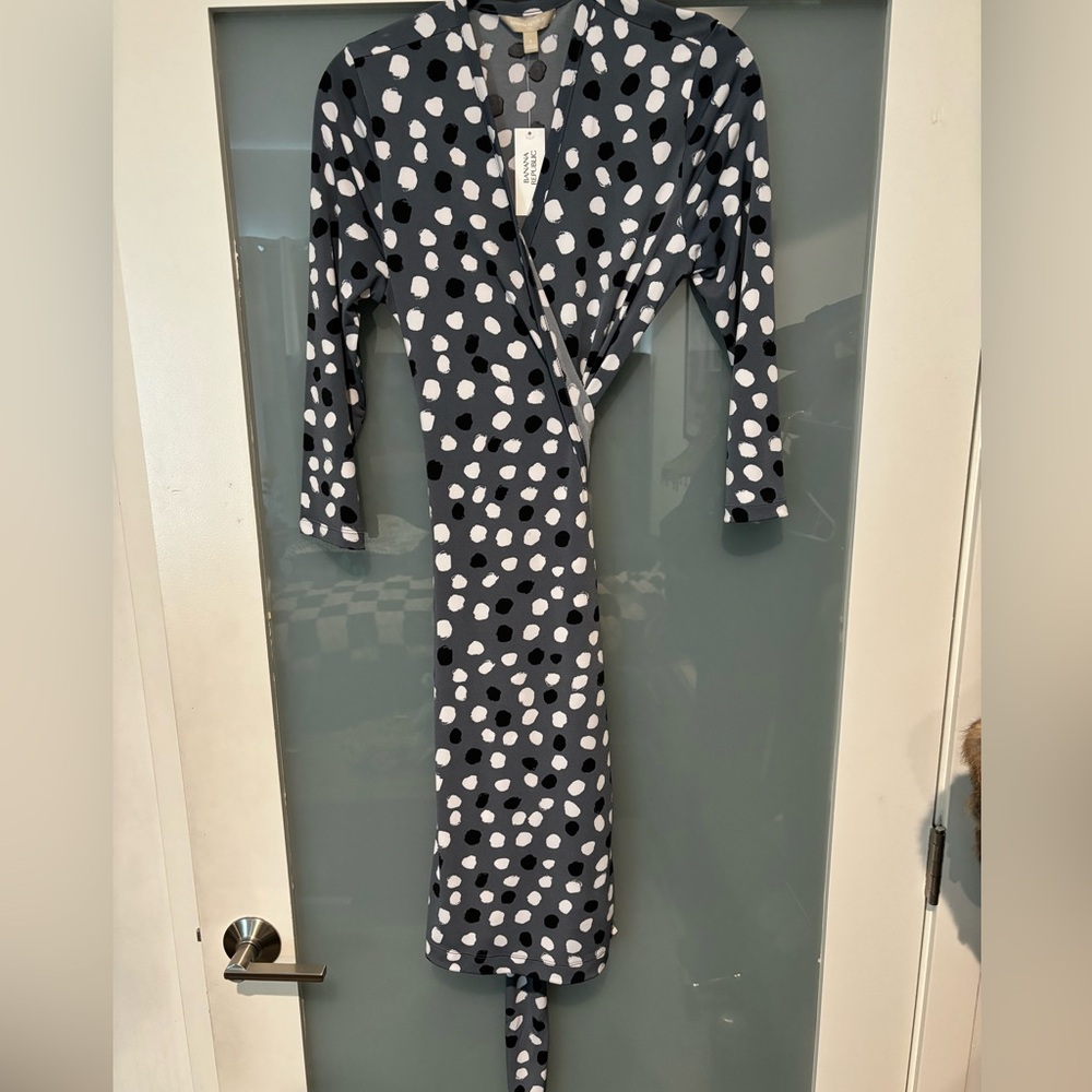 NWT/ Women’s wraparound Dress w/ tie for all sizes